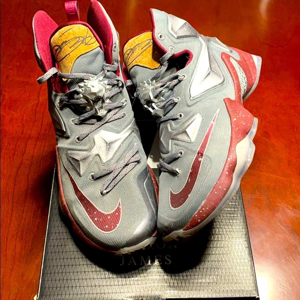 Lebron James XIII LMTD size 9
